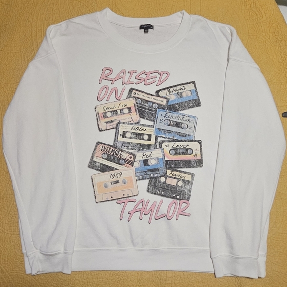 NWT Originality Oversized Raised On Taylor Graphic Sweatshirt: Size- X-Large - Picture 1 of 10